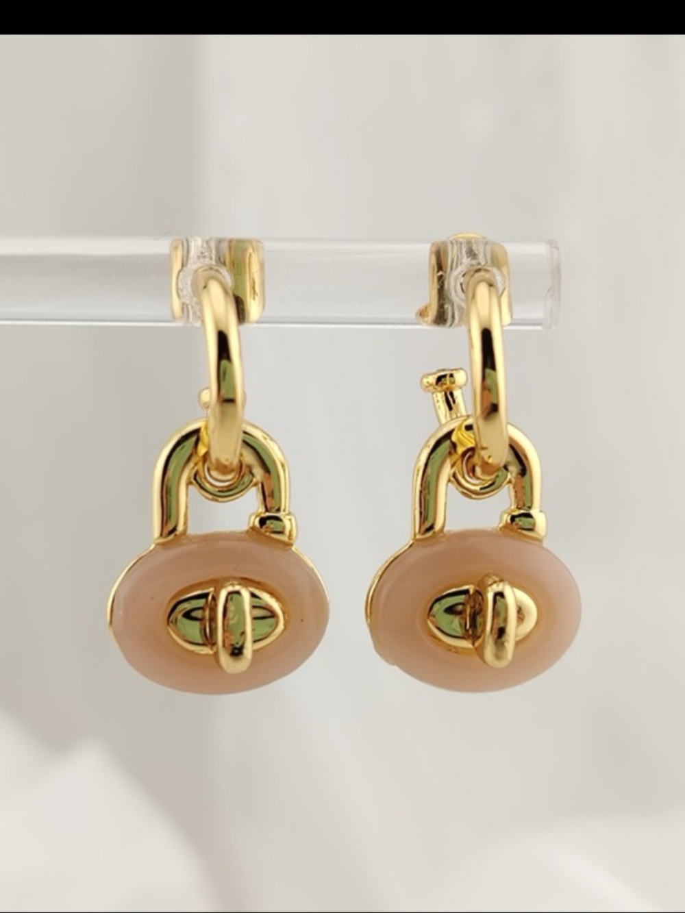 💞Coach Pink Lock Earrings - Picture 3 of 9